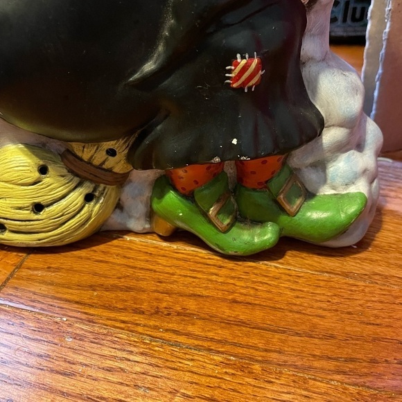 Vintage Halloween Witch Ceramic Mold - Hand Painted -Just Needs Some added light - Picture 6 of 16